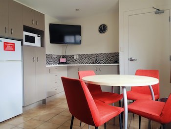 298 Westside Motor Lodge