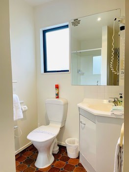 298 Westside Motor Lodge