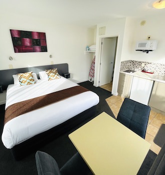 298 Westside Motor Lodge