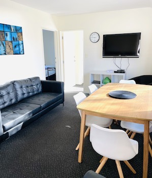 298 Westside Motor Lodge