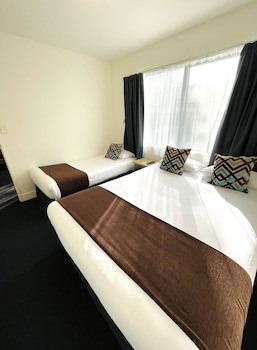 298 Westside Motor Lodge