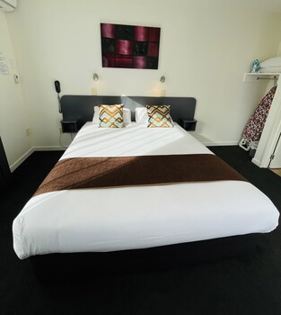 298 Westside Motor Lodge