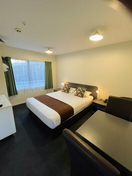 298 Westside Motor Lodge