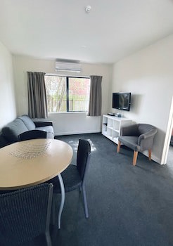 298 Westside Motor Lodge