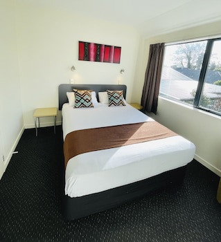 298 Westside Motor Lodge