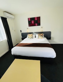 298 Westside Motor Lodge