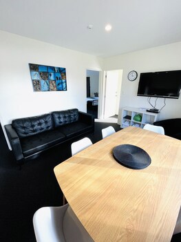 298 Westside Motor Lodge