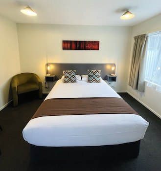 298 Westside Motor Lodge