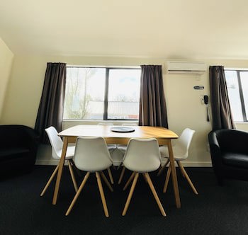 298 Westside Motor Lodge