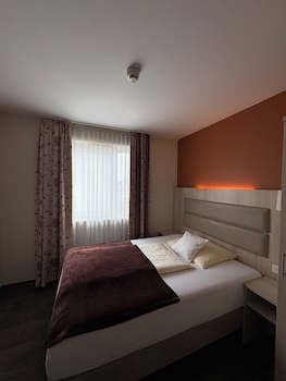 Hotel Rodelheimer Hof - Am Wasserturm galeri fotoğrafı