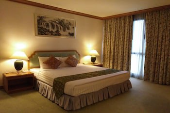 Thumrin Thana Hotel
