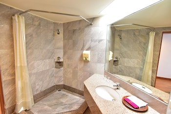 Thumrin Thana Hotel