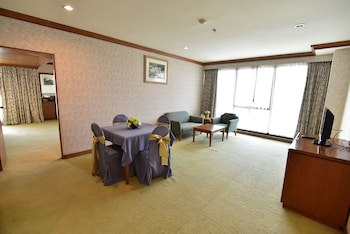 Thumrin Thana Hotel