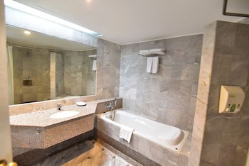 Thumrin Thana Hotel