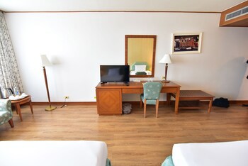 Thumrin Thana Hotel