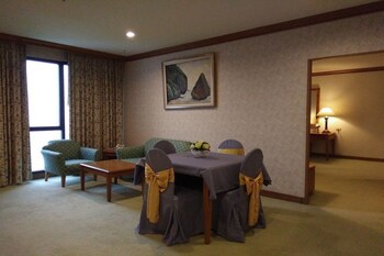 Thumrin Thana Hotel
