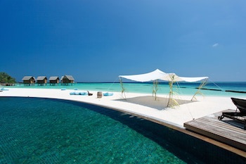 Constance Moofushi All Inclusive