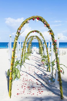 Constance Moofushi All Inclusive