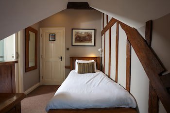 Broom Hall Inn