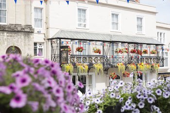 The George Hotel