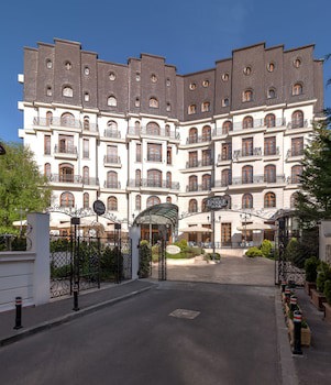 Epoque Hotel