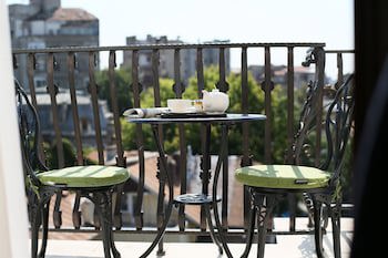 Epoque Hotel