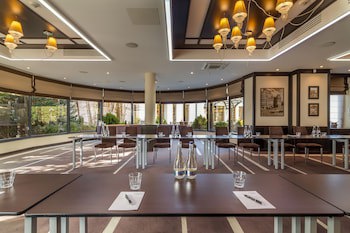 Epoque Hotel
