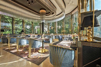 Epoque Hotel