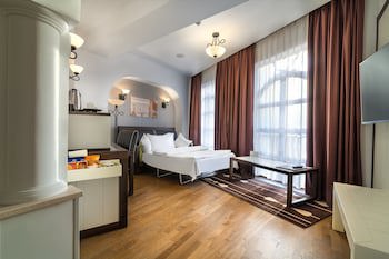 Epoque Hotel
