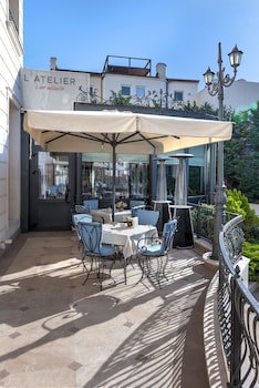 Epoque Hotel