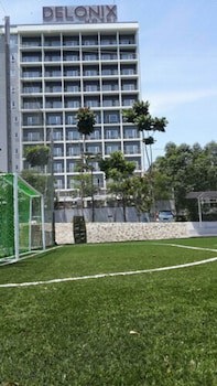 Delonix Hotel Karawang