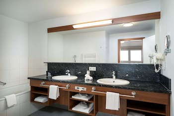 Elaya Hotel Steinplatte Ehemals Kuhotel By Rilano