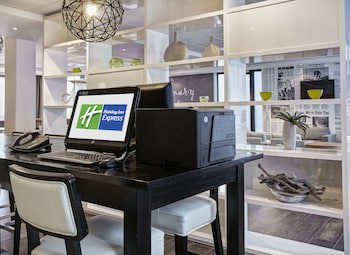 Holiday Inn Express Amsterdam - Schiphol, An Ihg Hotel