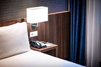 Holiday Inn Express Amsterdam - Schiphol, An Ihg Hotel