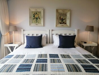 Amzee Bokmakierie Guest House