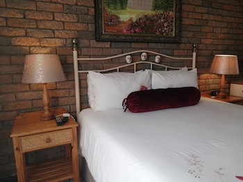 Amzee Bokmakierie Guest House