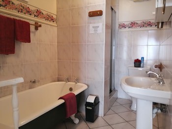 Amzee Bokmakierie Guest House