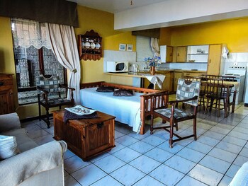 Amzee Bokmakierie Guest House