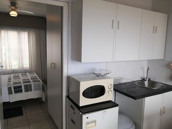 Amzee Bokmakierie Guest House