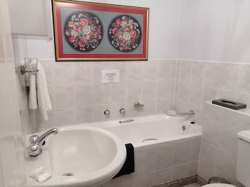 Amzee Bokmakierie Guest House