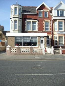 Dora Hotel