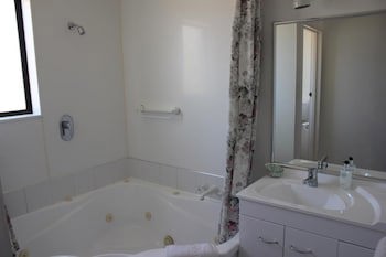 193 Aorangi Manor Motel