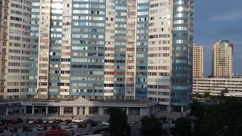 Corona Hotel & Apartments