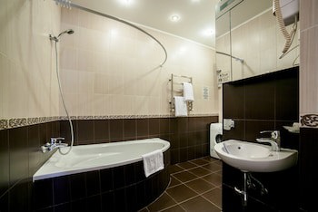 Corona Hotel & Apartments