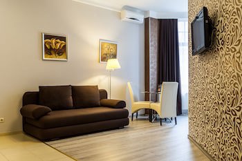 Corona Hotel & Apartments