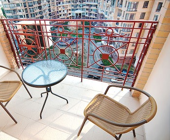 Corona Hotel & Apartments