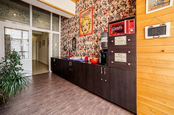 Corona Hotel & Apartments