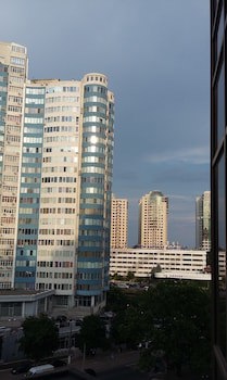 Corona Hotel & Apartments