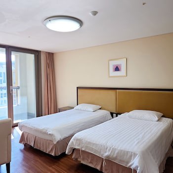 Mayhills Resort