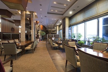 Mayhills Resort